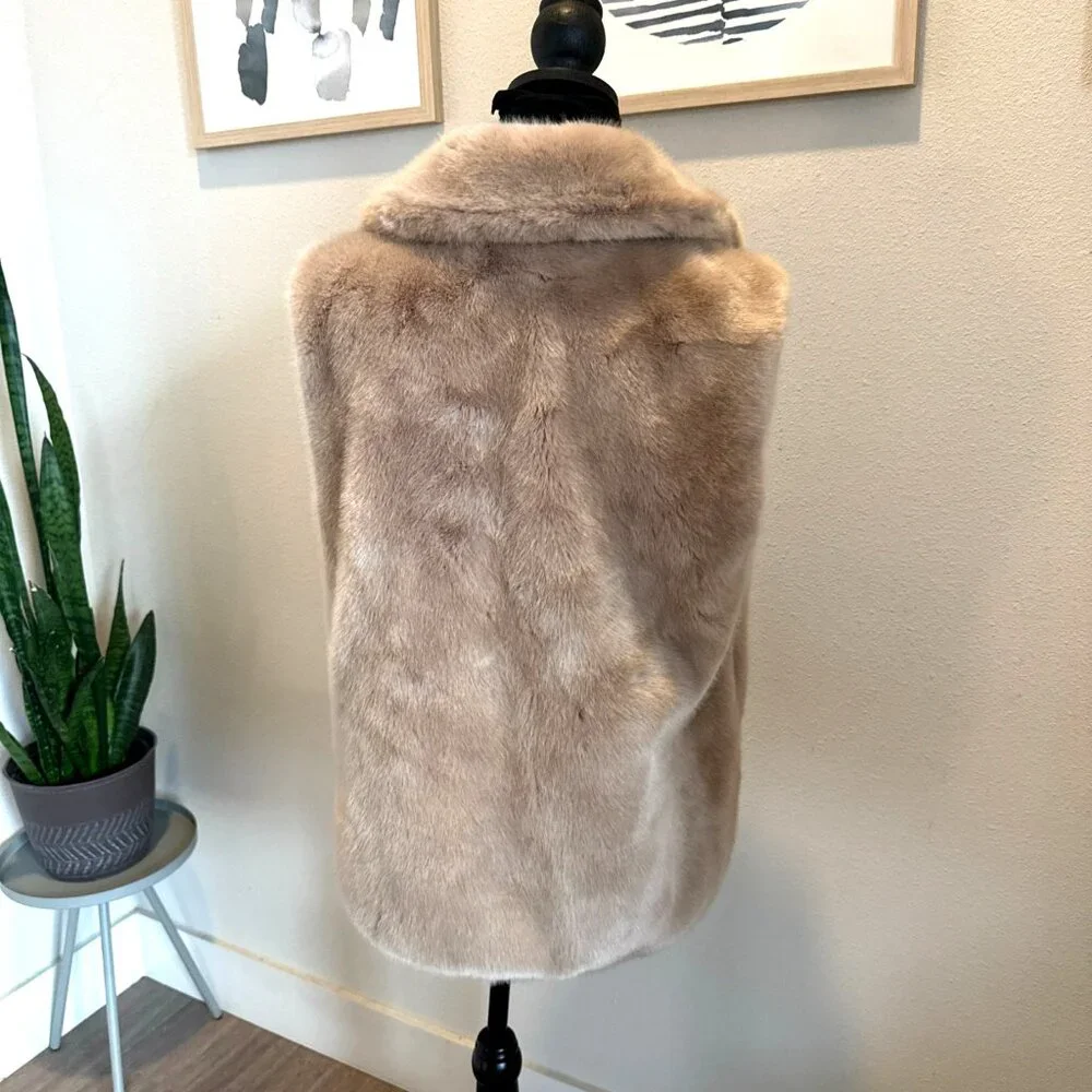 Reiss Beige Faux Fur Vest / Gilet – Size Small – Soft Luxury Layer - Picture 2 of 5